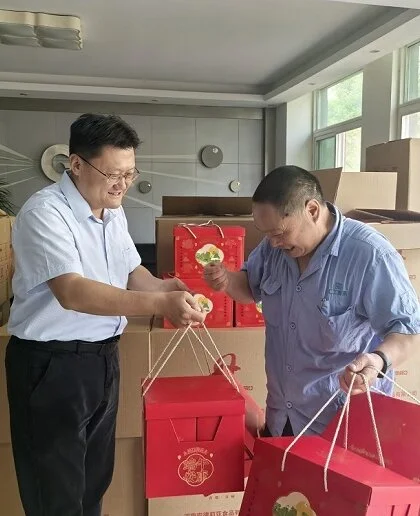 Warm Wishes Flow at Luoyang Huigong as Dragon Boat Festival Brings Joy and Care